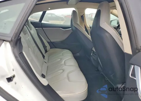 2013 Tesla Model S z USA, uszkodzony, nr VIN 5YJSA1CP6DFP07874